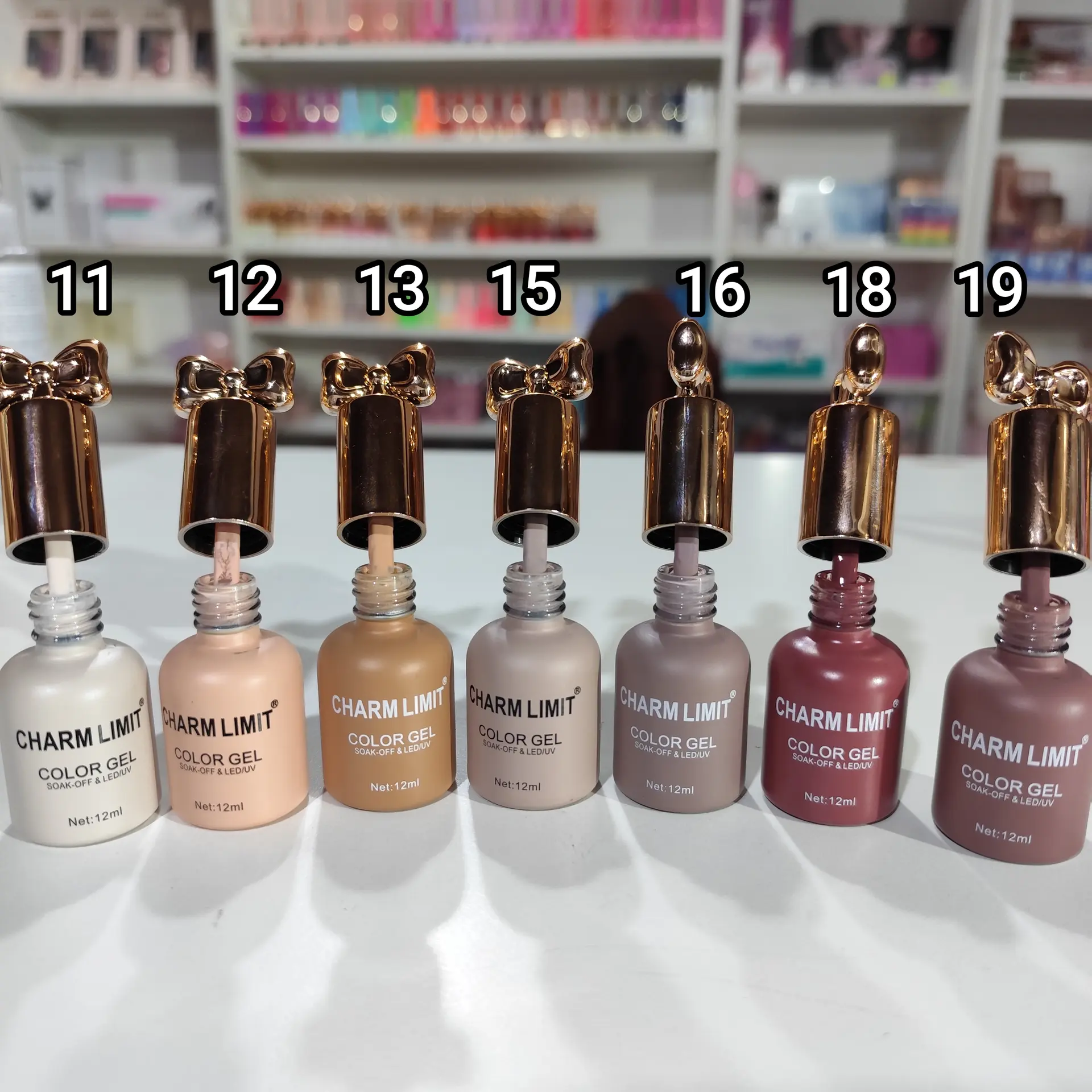 Esmalte de moño Charm limit de tapa dorada 12ml