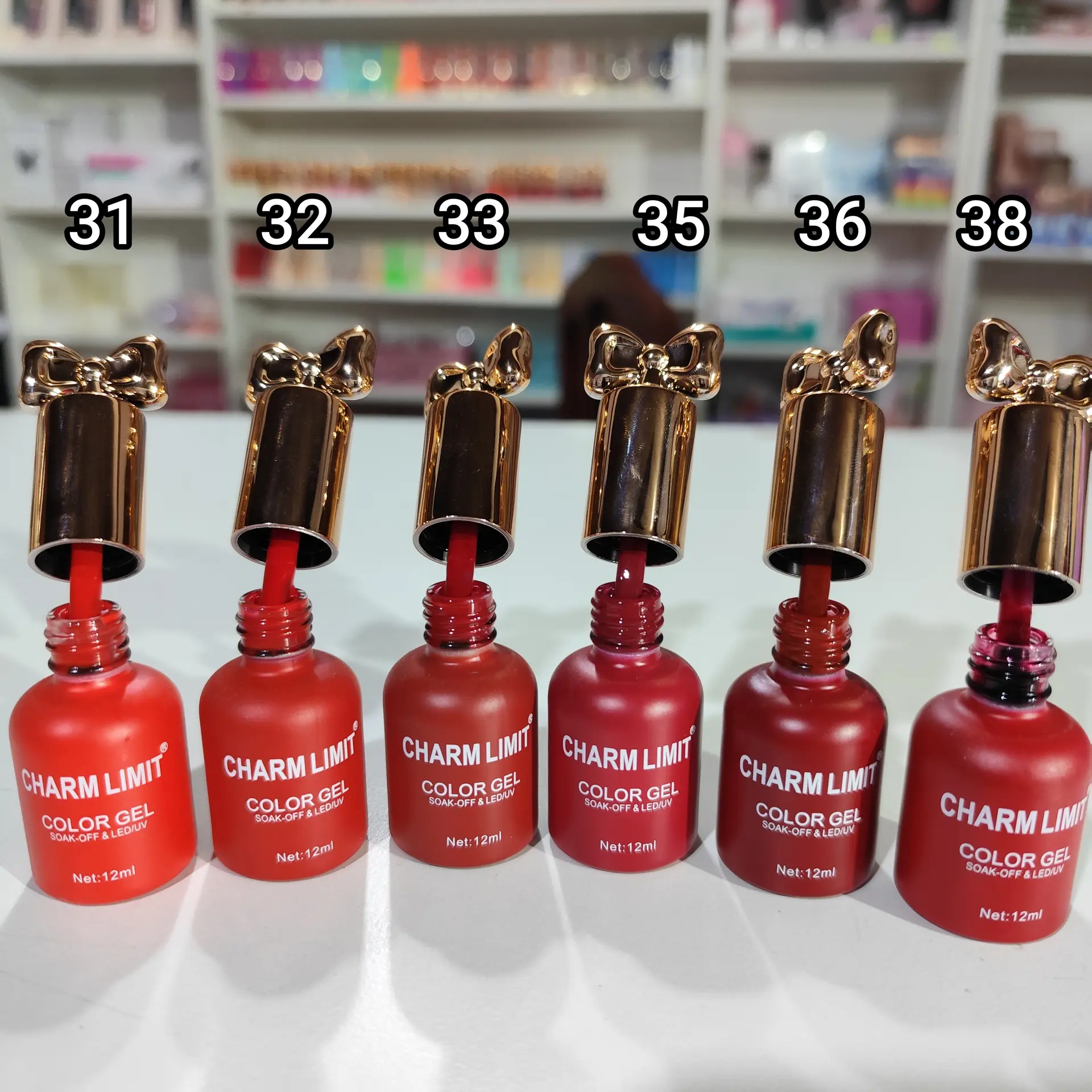 Esmalte de moño Charm limit de tapa dorada 12ml